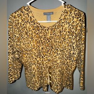 Hillard & Hanson Petite Leopard Animal Print Cropped Button Top